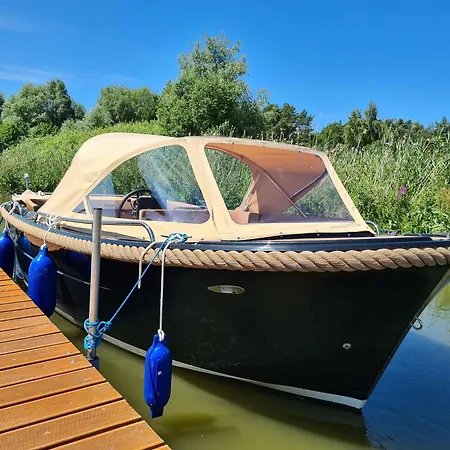Botel Luxurious House On The Water For 4 People *